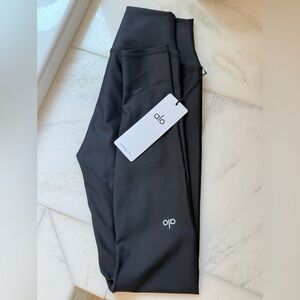 ALO Yoga High-Waist Airlift Leggings in Black